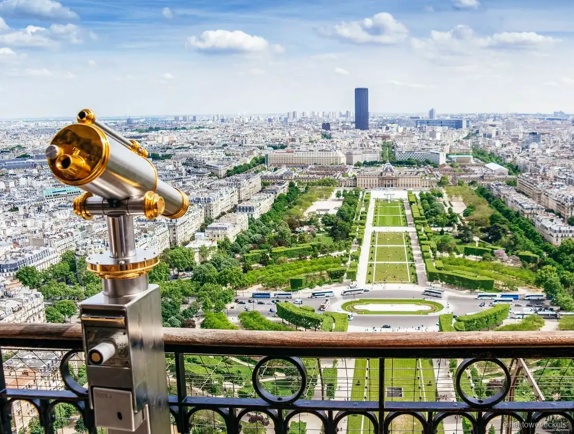Billet Tour Eiffel : la tour qui domine Paris par temps dégagé