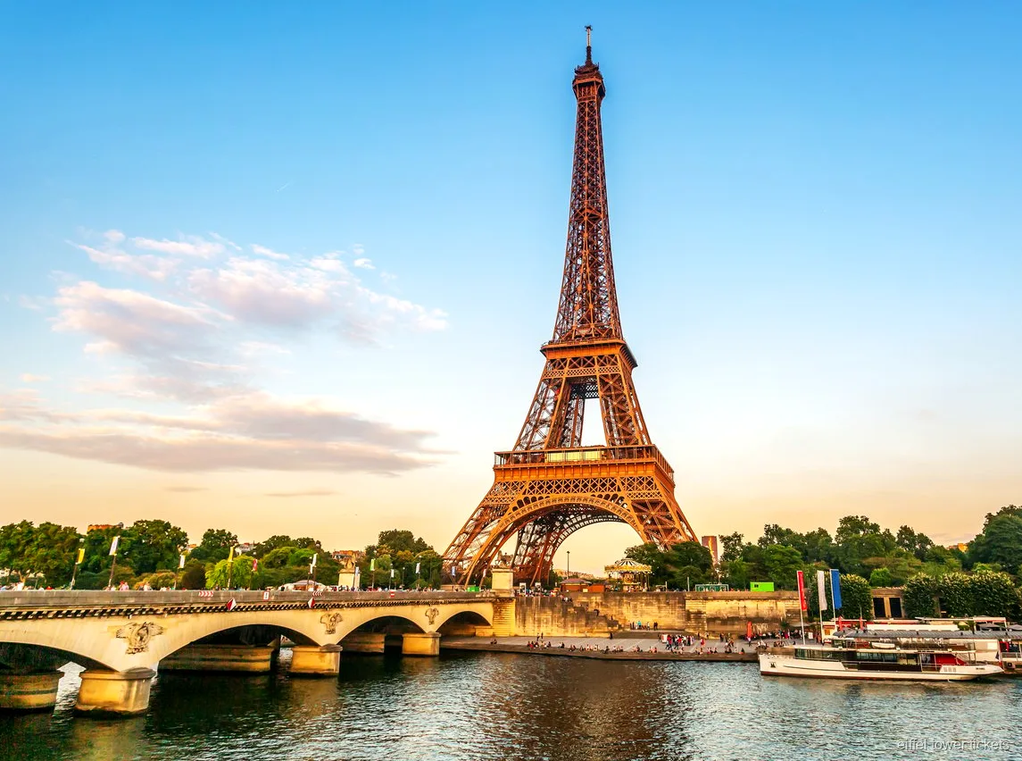 Eiffel Tower stairs climb tickets: climbers on the tower staircase
