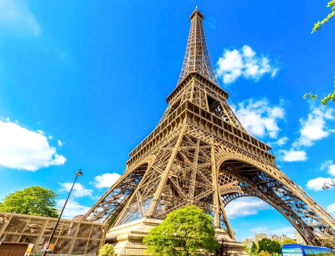 Kombinationsbillet til Eiffeltårnet og sejltur på Seinen i Paris