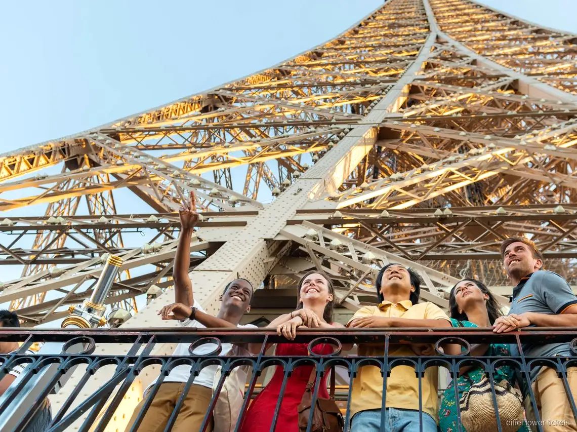 Panorama vanaf de top van de Eiffeltoren met audiogids tickets