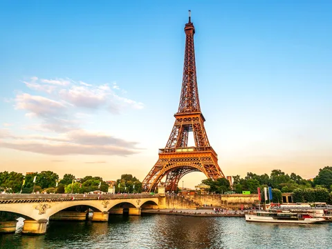 Eiffeltoren trap tickets: klimmers op de trap van de toren