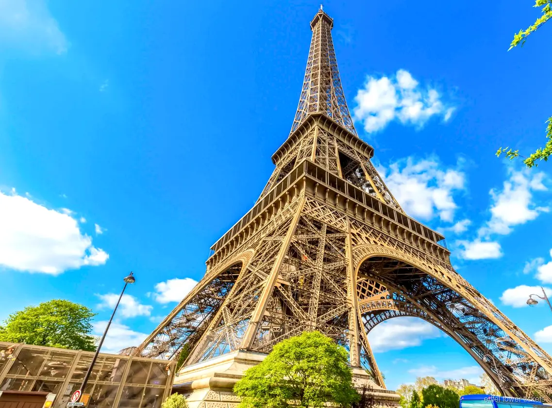 Kombinationsbiljett till Eiffeltornet och Seine-kryssning i Paris