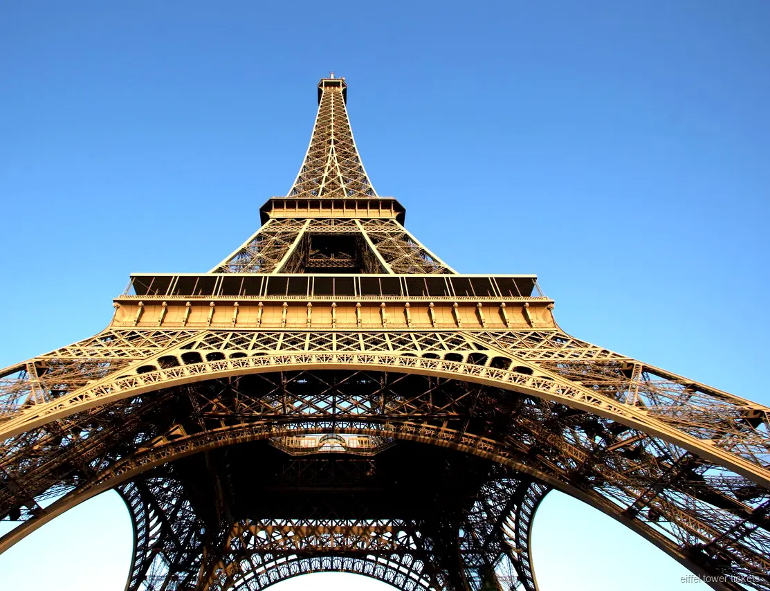 Blick auf Paris von der zweiten Etage des Eiffelturms