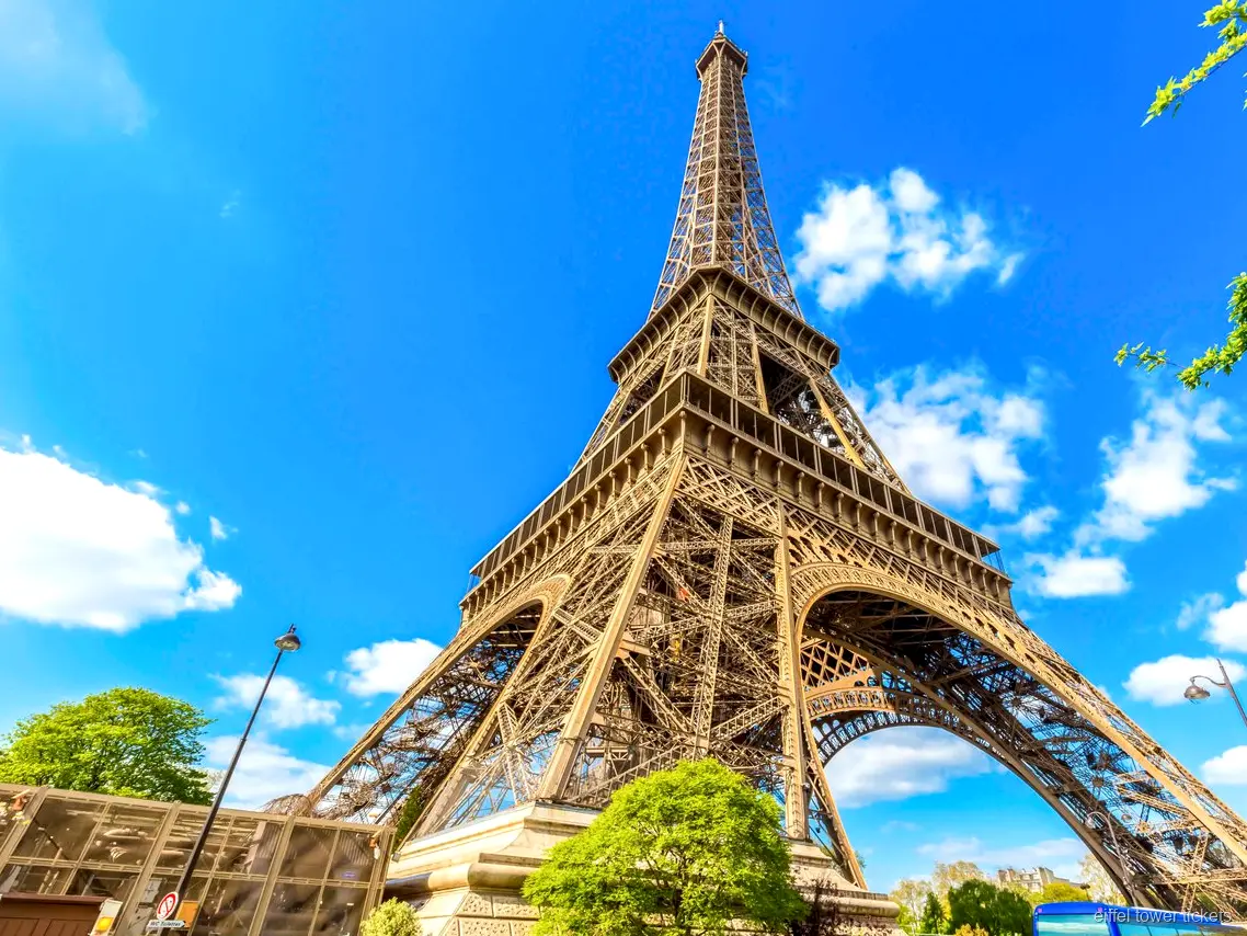 Eiffelturm und Seine Bootsfahrt Kombi-Erlebnis in Paris