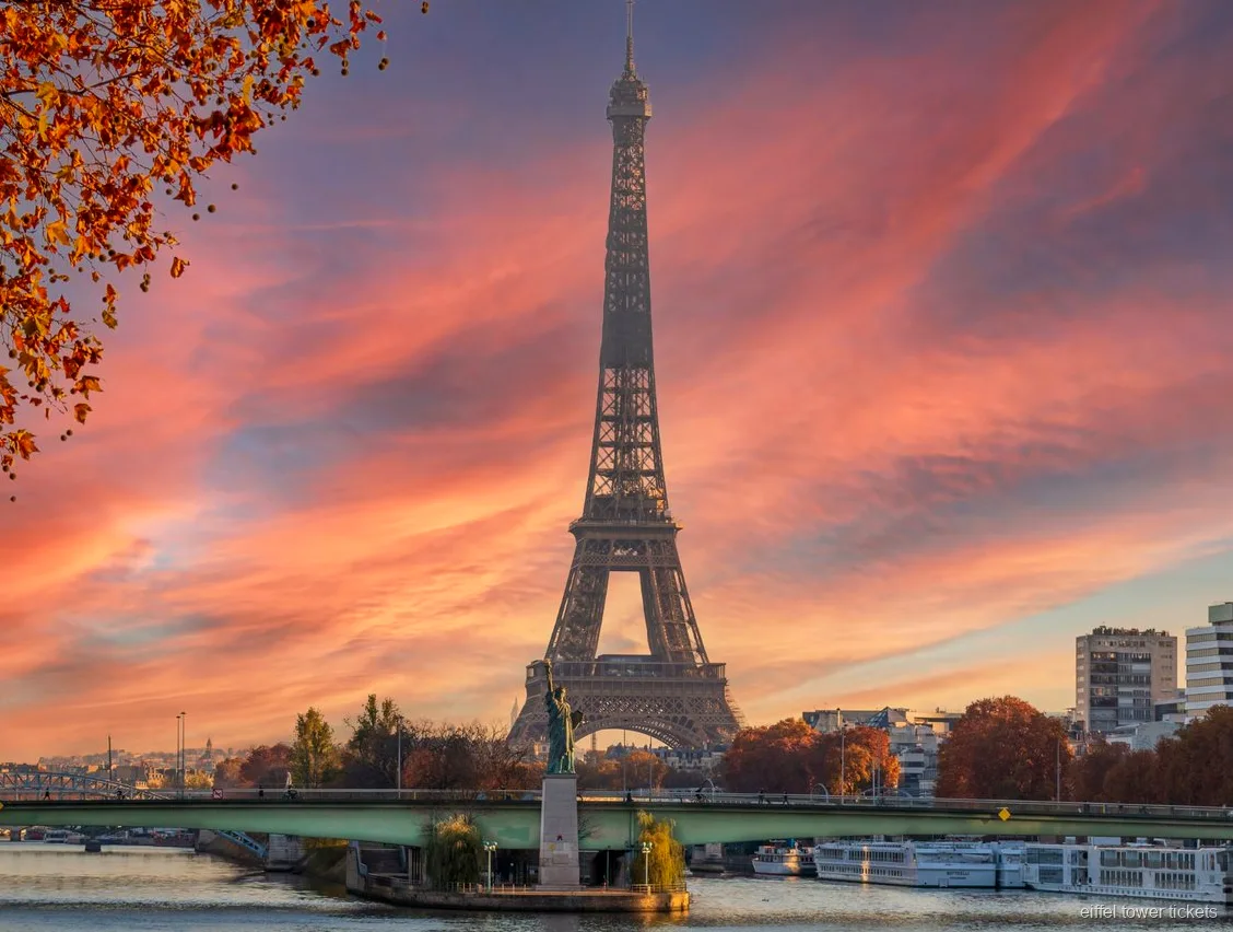 Passarel·la transparent al primer pis de la Torre Eiffel