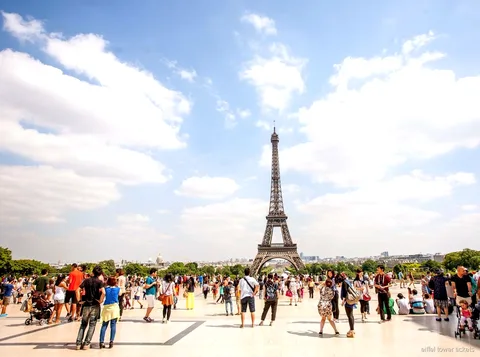 Visitants al segon pis de la Torre Eiffel amb entrades combinades