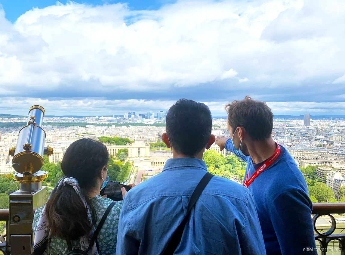 Eyfel Kulesi 2. katından Paris panoraması