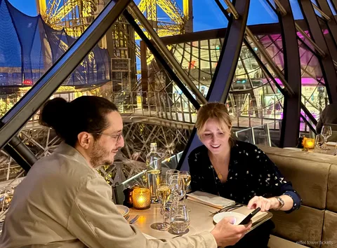 Biljetter till middag i Eiffeltornet: bord med utsikt på Madame Brasserie