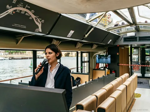 Seine-rondvaart vanaf de Eiffeltoren met uitzicht op bruggen van Parijs